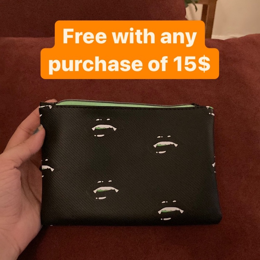 Ipsy small makeup bag (available as a bundle only)